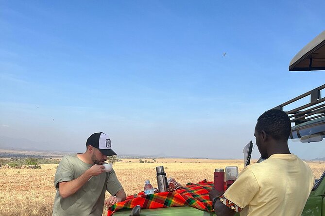 10-Day Big-7 Private Tour Experience in Uganda Safari - Day 4: Chimpanzees, crater views, and Queen Elizabeth