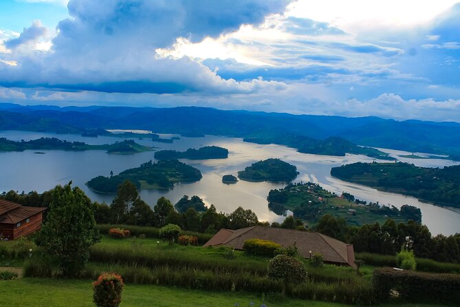 4 Days Gorilla tracking Tour in Uganda - Lodging, meals, and comfort on the road