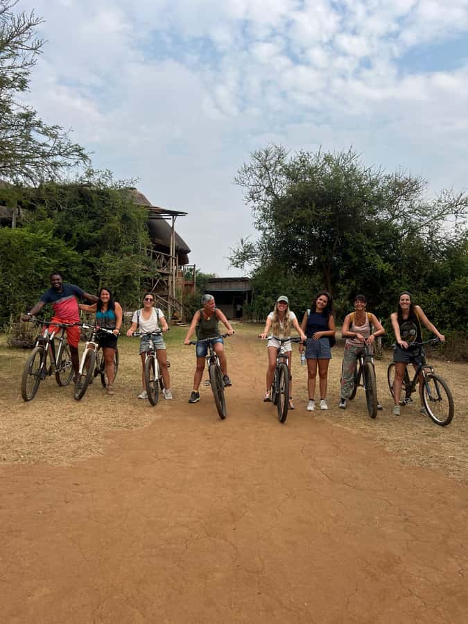 BEST OF ENTEBBE BIKE CYCLING TOUR - Meeting local life at Entebbe market