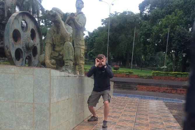 Entebbe Walking Tour (3 Hours) with Zoo and Botanical Gardens Options - What the guide can add to the morning