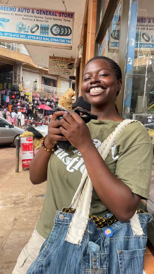Kampala: Female-Guided Walking Tour - Owino Market, the longest and fullest stop